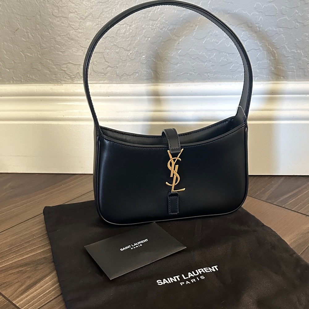 YSL Saint Laurent Le 5 a 7 Mini Leather Hobo Bag Purse in Black